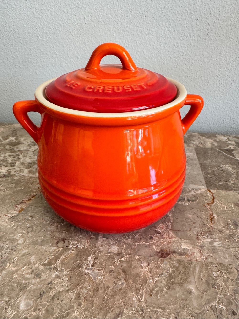 Le Creuset Orange flame color Stoneware small bean pot soup pot with lid new